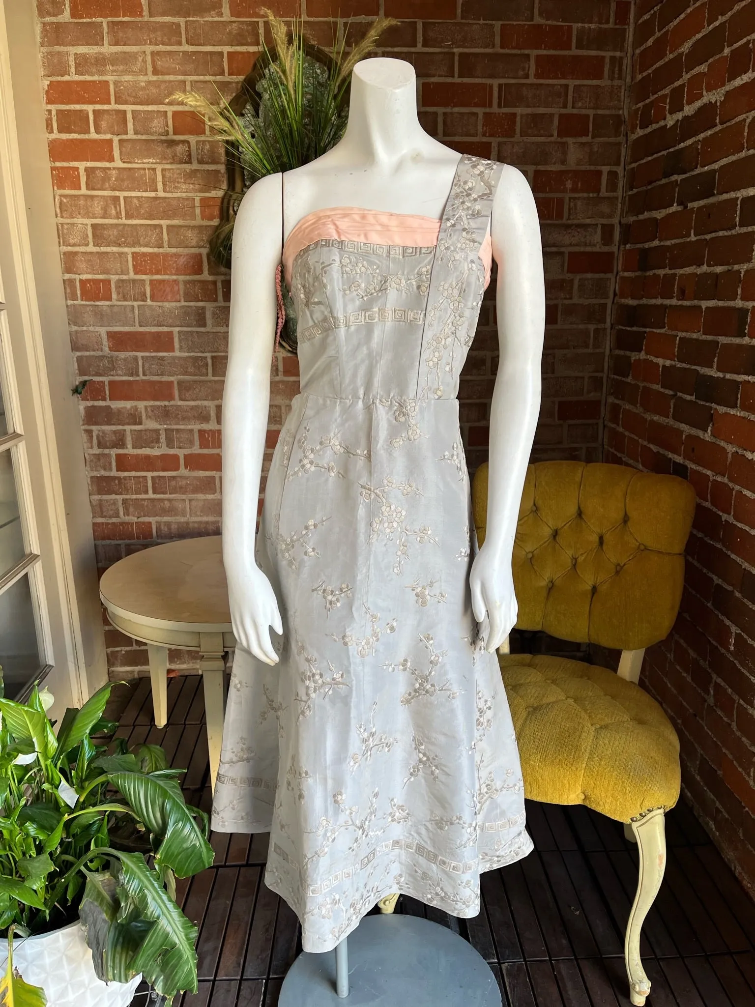 1950s Silk Embroidered Gray Pink Dress