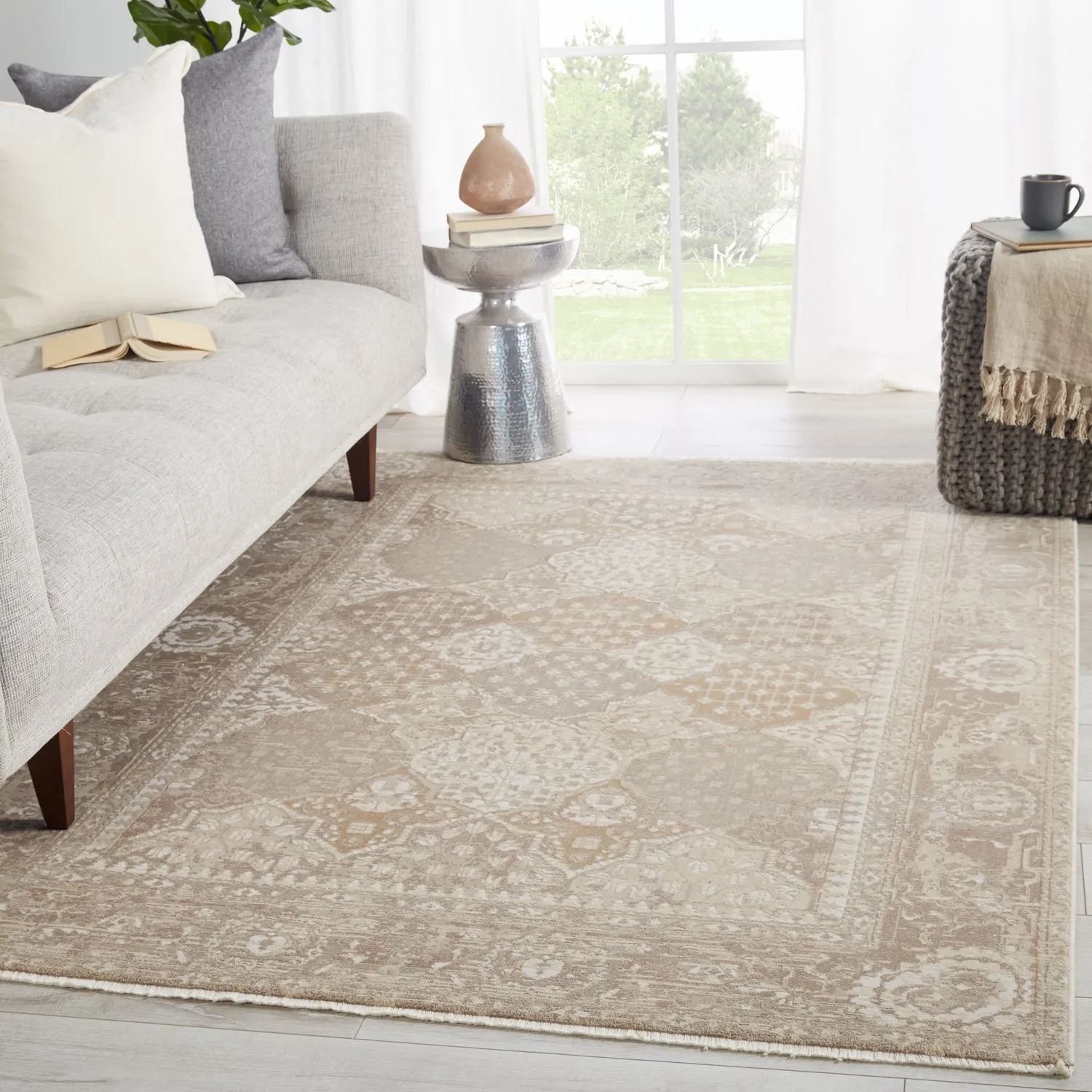 Jaipur Living Vienne Lourdes Power Loomed Rug